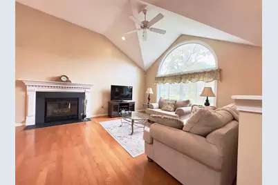 75 Moreland Green Dr, Worcester, MA 01609 - Photo 2