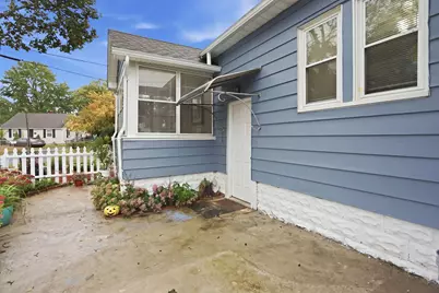1774 Carew St, Springfield, MA 01104 - Photo 4