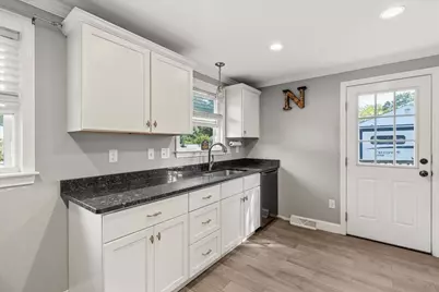 105 Crestfield Dr, Brockton, MA 02302 - Photo 2