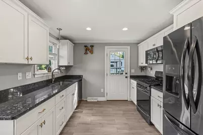 105 Crestfield Dr, Brockton, MA 02302 - Photo 6