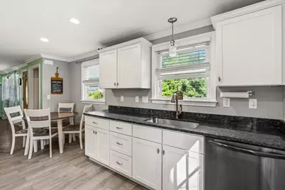 105 Crestfield Dr, Brockton, MA 02302 - Photo 4