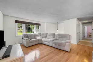 7 Hickory Dr, Townsend, MA 01469 - Photo 2