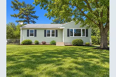 32 Campbell Dr, Easthampton, MA 01027 - Photo 1