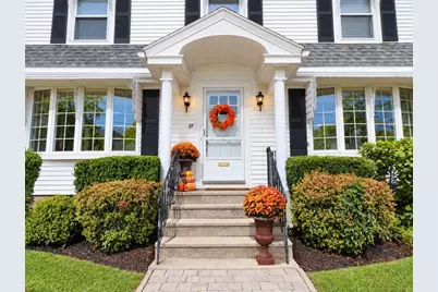 57 Cumberland Cir, Lynn, MA 01904 - Photo 2