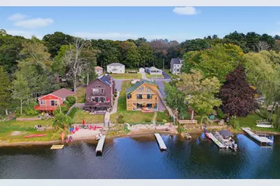 21 Taft Ave, Mendon, MA 01756 - Photo 2