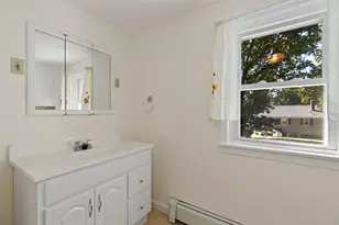 316 Emery St, Dracut, MA 01826 - Photo 8