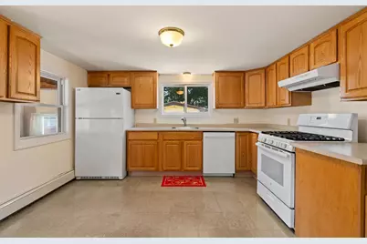 316 Emery St, Dracut, MA 01826 - Photo 4