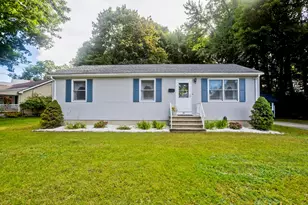 30 Dale St, Holyoke, MA 01040 - Photo 2