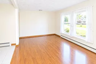 30 Dale St, Holyoke, MA 01040 - Photo 6