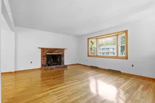 32 Westwood St, Burlington, MA 01803 - Photo 6