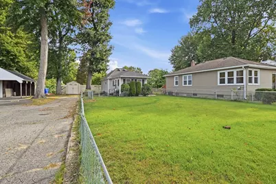 215 Eddy St, Springfield, MA 01104 - Photo 4