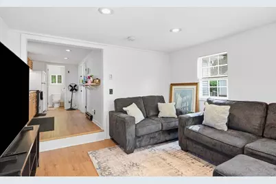215 Eddy St, Springfield, MA 01104 - Photo 10