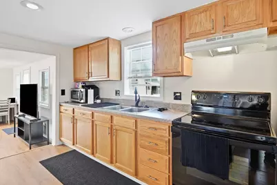 215 Eddy St, Springfield, MA 01104 - Photo 14