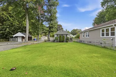 215 Eddy St, Springfield, MA 01104 - Photo 2