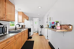 215 Eddy St, Springfield, MA 01104 - Photo 12