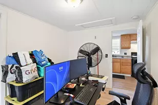 215 Eddy St, Springfield, MA 01104 - Photo 18