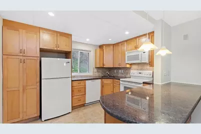 60 Lionel Ave #B, Waltham, MA 02452 - Photo 4