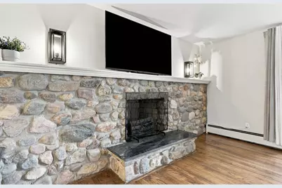 17 Oakridge St, Ludlow, MA 01056 - Photo 10