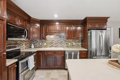 107 Cedar St, Sturbridge, MA 01518 - Photo 2