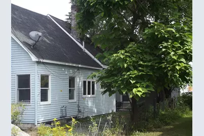 27 Elizabeth St, Lunenburg, MA 01462 - Photo 2