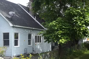 27 Elizabeth St, Lunenburg, MA 01462 - Photo 2