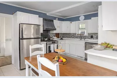 33 Ninth Ave, Haverhill, MA 01830 - Photo 12