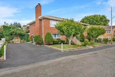 32 Robert Rd, Revere, MA 02151 - Photo 2