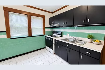 51 Dearborn St #1, Medford, MA 02155 - Photo 2