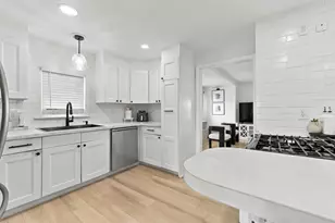 861 Pleasant St, Attleboro, MA 02703 - Photo 2