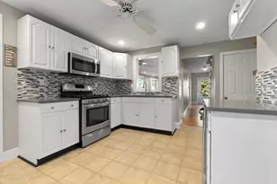 17-1/2 Pierce Ave, Beverly, MA 01915 - Photo 8