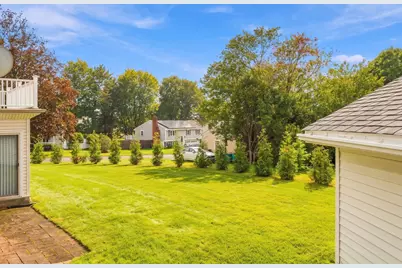 131 Valley Rd, Somerset, MA 02726 - Photo 10