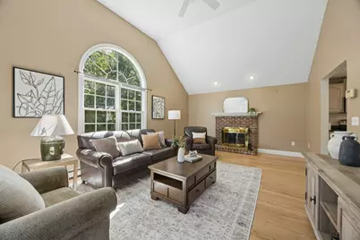 48 June St, Northbridge, MA 01534 - Photo 18
