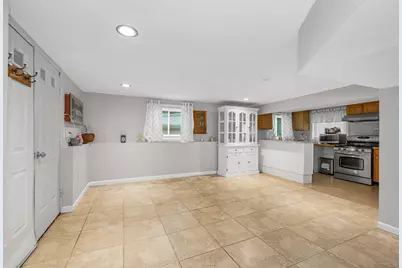 100 Village Dr, Dracut, MA 01826 - Photo 32