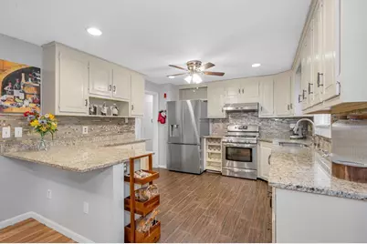 100 Village Dr, Dracut, MA 01826 - Photo 10