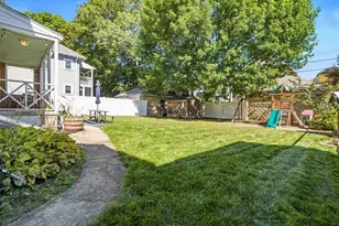 31 Zeller St, Boston, MA 02131 - Photo 28