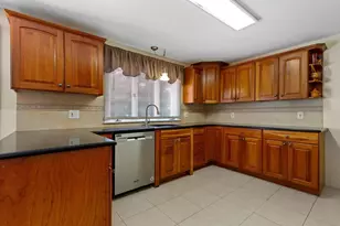 159 Braemoor Rd, Brockton, MA 02301 - Photo 2