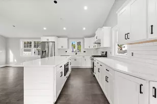 36 MacArthur Blvd, Danvers, MA 01923 - Photo 16