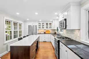 37 Century Ln, Milton, MA 02186 - Photo 4