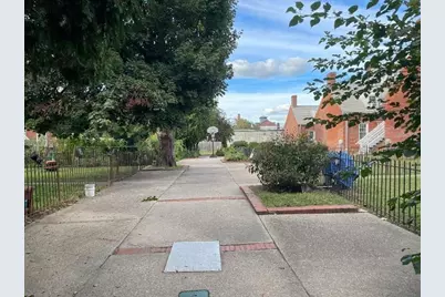 11 Center Street, Holyoke, MA 01040 - Photo 6