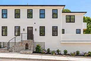 13 Hammond St, Gloucester, MA 01930 - Photo 2