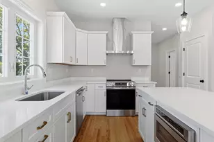 11 Isola Ln, Stoneham, MA 02180 - Photo 4