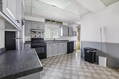 36 Putnam Ave, Lowell, MA 01851 - Photo 12