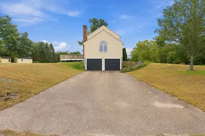 27 Charles Ave, Uxbridge, MA 01569 - Photo 2