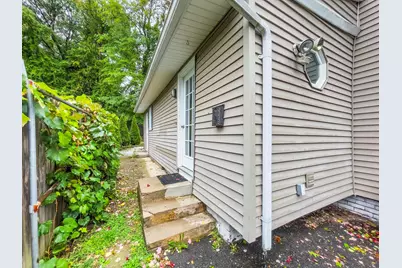 28 Wells Ave, Chicopee, MA 01020 - Photo 20