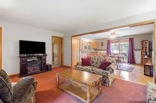 7 Thompson St, Palmer, MA 01069 - Photo 10
