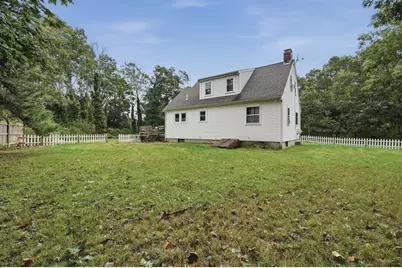 19 Louise Ln, Falmouth, MA 02540 - Photo 2