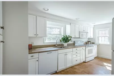 7 Pilgrim Rd, Reading, MA 01867 - Photo 8