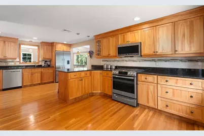 7 Cape Cod Ln, Canton, MA 02021 - Photo 2