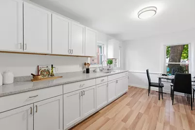73 Jasper St, Springfield, MA 01109 - Photo 6