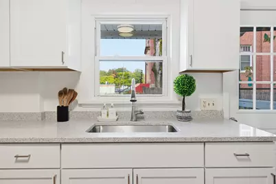73 Jasper St, Springfield, MA 01109 - Photo 8